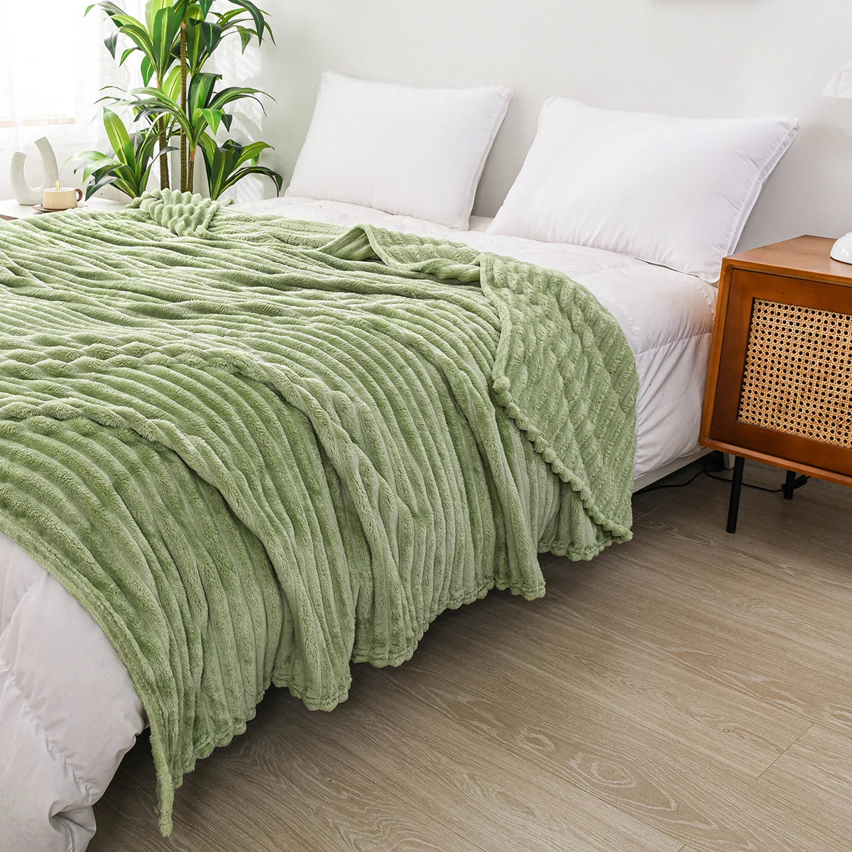 1Pc Solid Color Flannel Blanket Soft Warm Throw Blankets for Couch Sofa Office Bed Camping Travel Multi-Purpose Gift Blanket